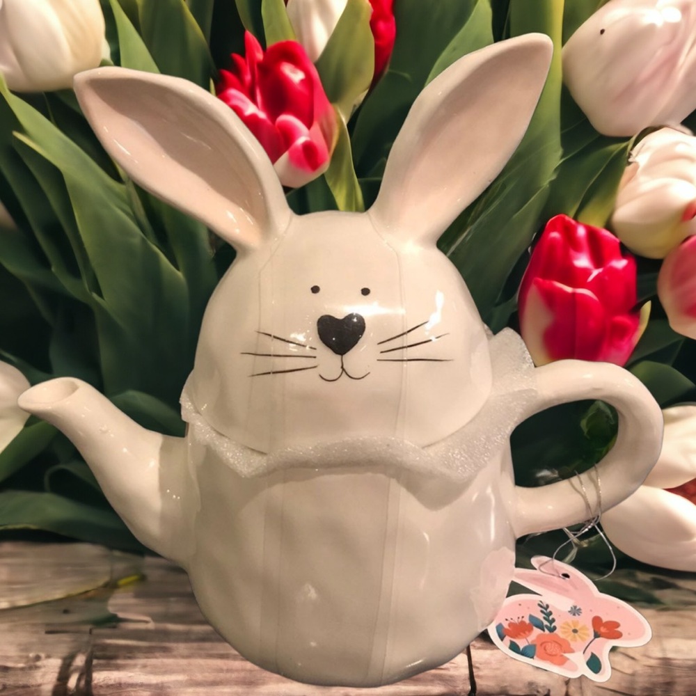 10 Strawberry Street ceramic Easter Bunny Teapot New